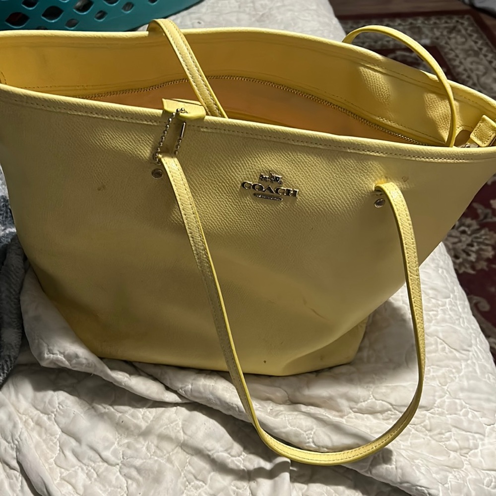 Nice large tote soft yellow. Will fit everything you need to carry